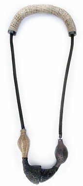 Irene G. Barrera, Collar, Joyería Artística, junco, laca urushi, cerámica, plata