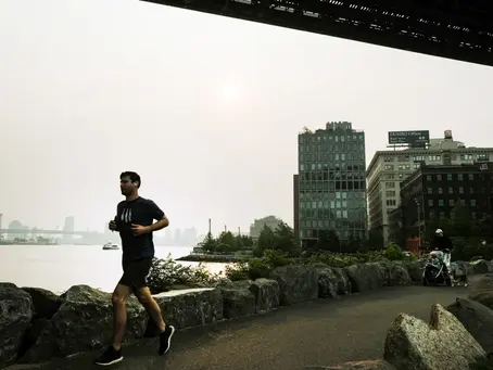 Is it safe to exercise outdoors when the air quality is poor?