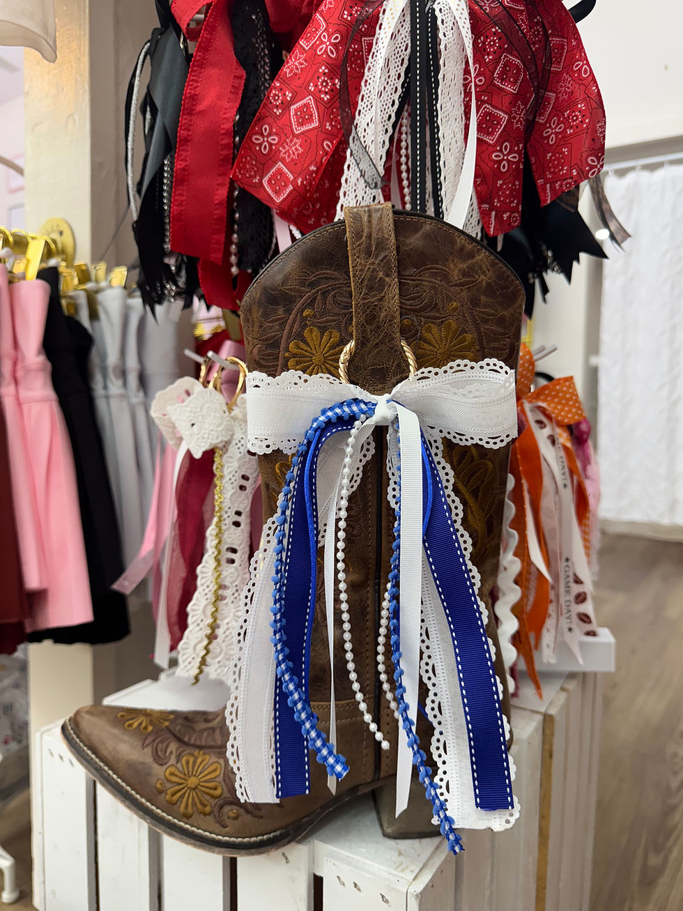 Thumbnail: Collegiate Boot Bows