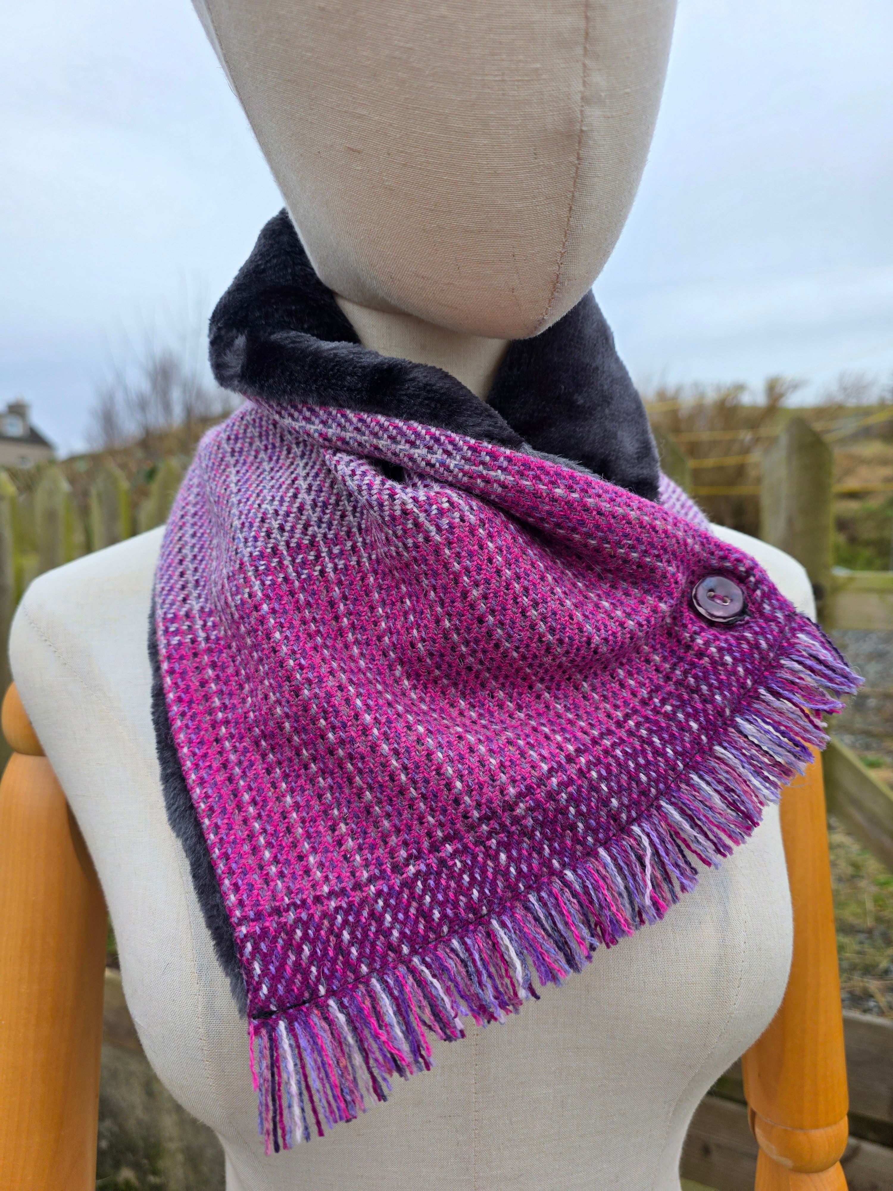 Two Sisters lambswool Tweed neck warmer