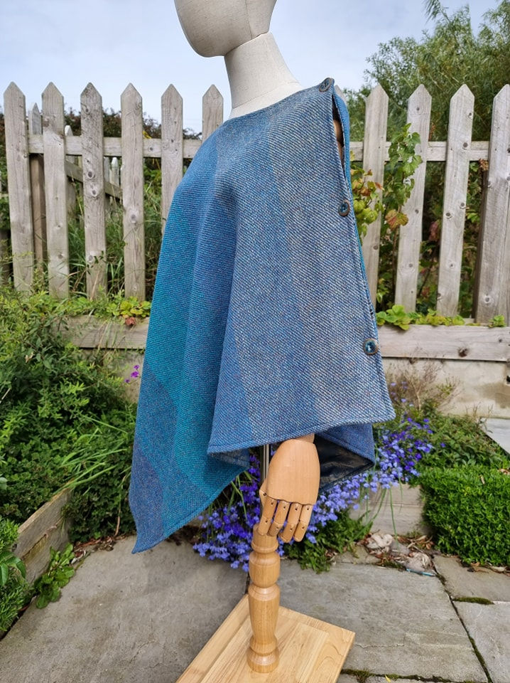 Sīktēls: Two Sisters Tweeds cloak / Poncho 