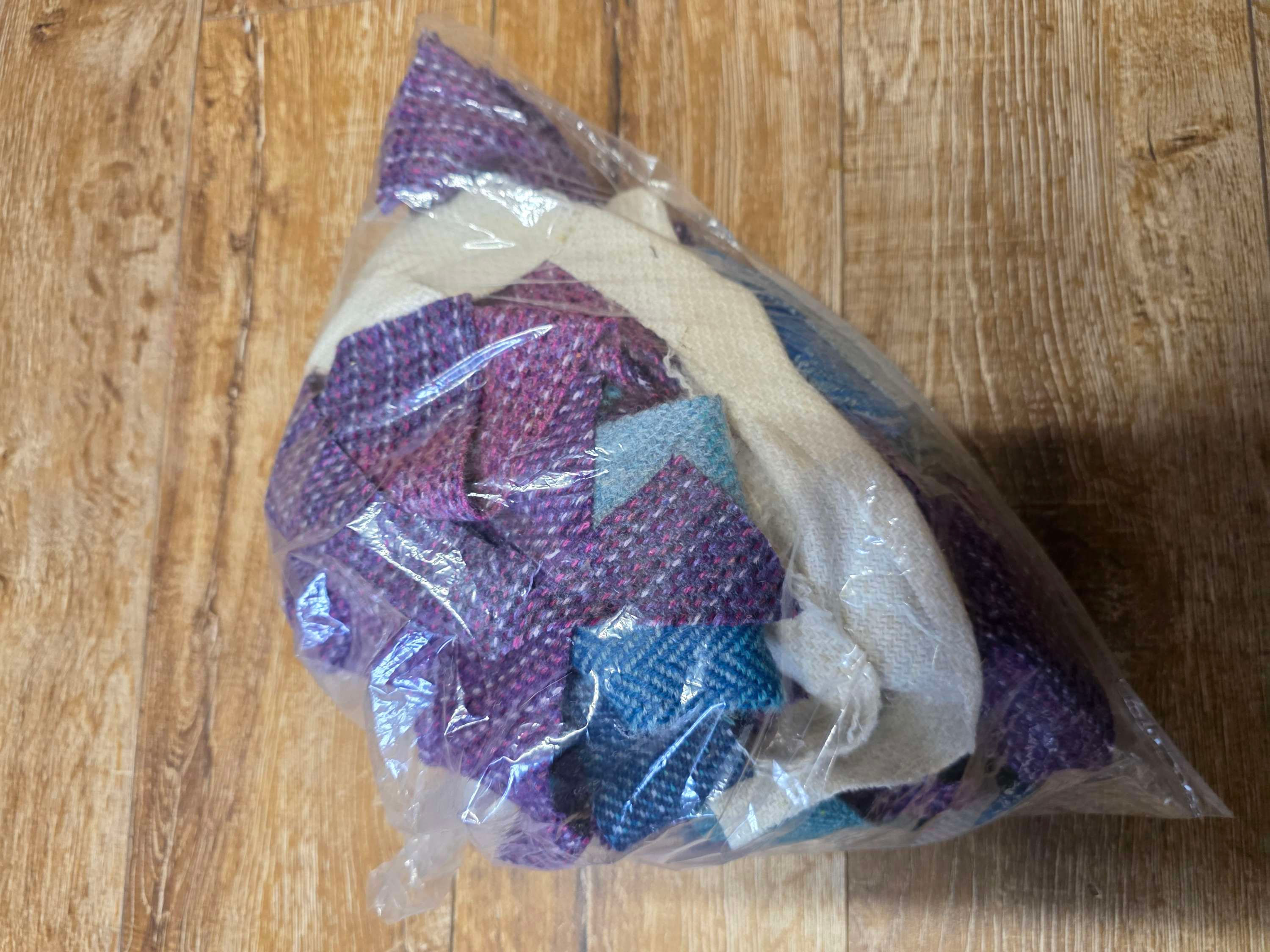 Lambswool Two Sisters Tweeds scraps bag