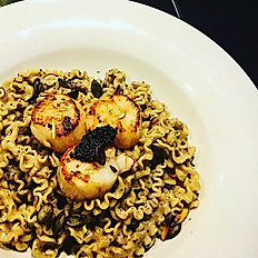 Mafaldine à la crème de tapenade de truffe & St-Jacques snakée