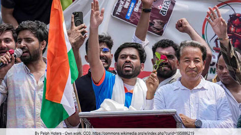 Abhijeet Dipke with Sonam Wangchuk during CJP protest