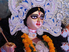 Durga Puja 2026: কলকাতার দুর্গাপুজোর মণ্ডপে ঐতিহ্যবাহী সাজে দেবী দুর্গার প্রতিমা