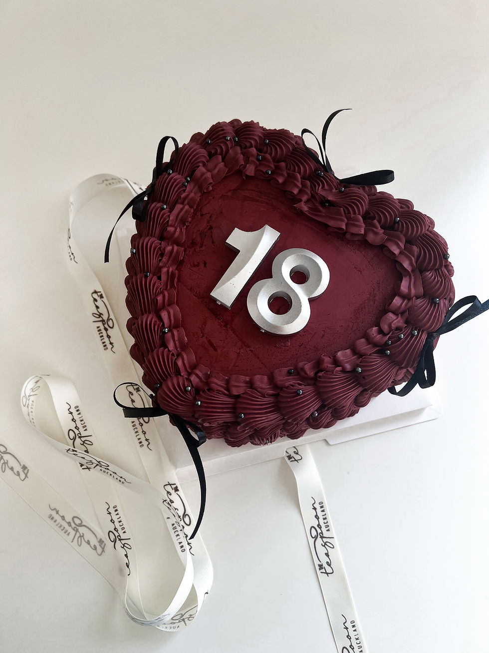 Thumbnail: Heart Vintage Cake