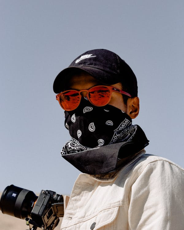 Foto profissional grátis de bandana, boné, câmera