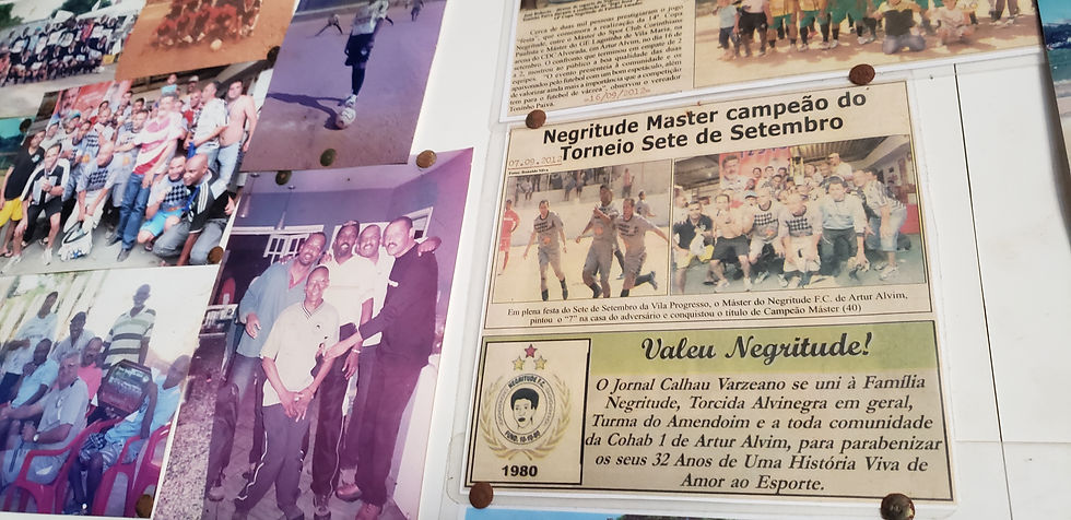 Mural com a história do Negritude