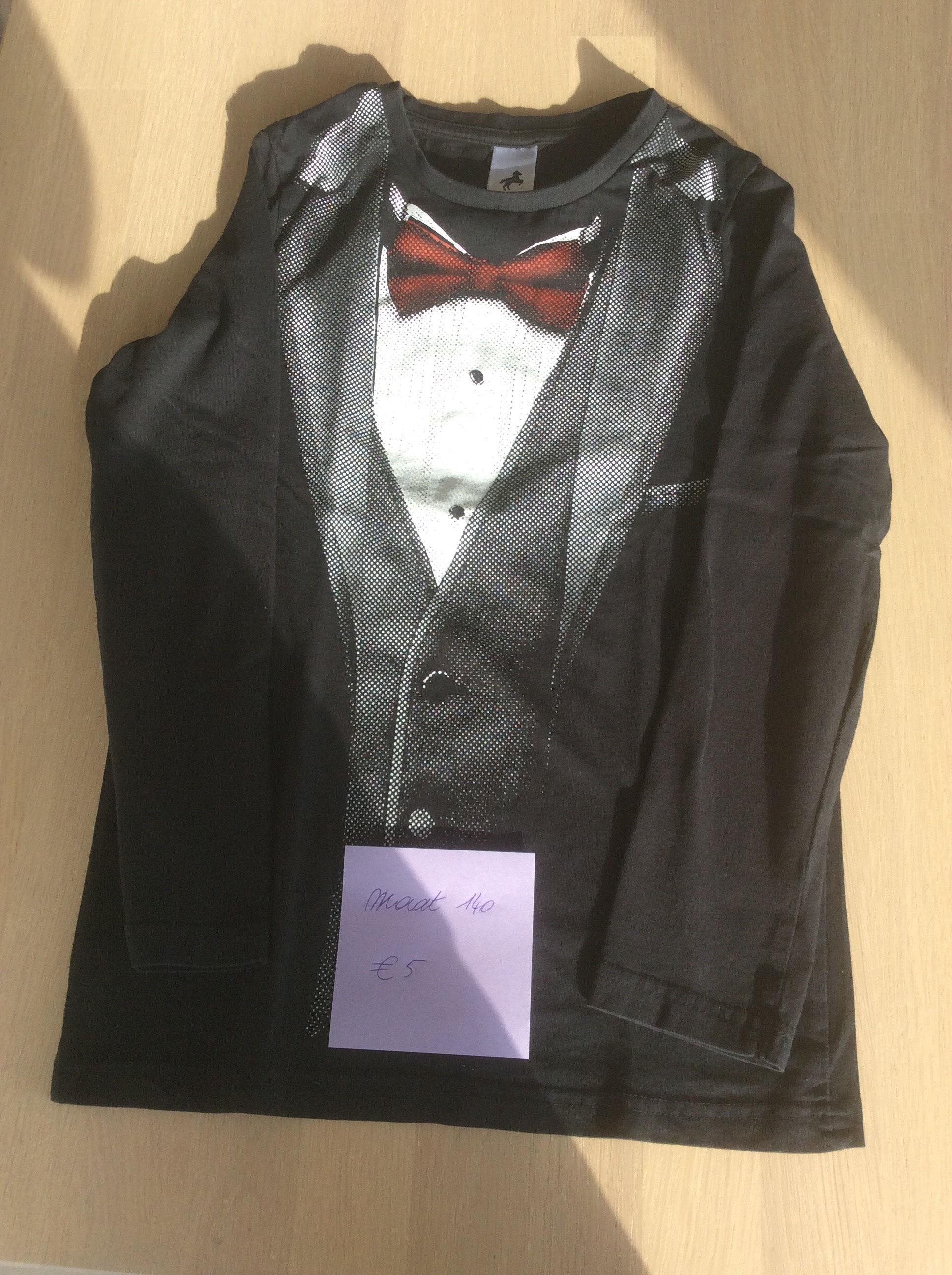 Kostuum t-shirt maat 140