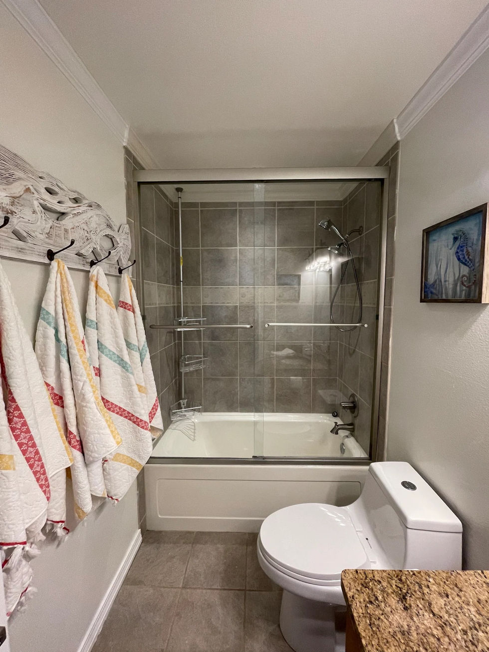 2nd Full Bathroom - Upstairs