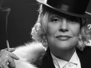 Sylvia Bandeira vive Marlene Dietrich em musical que estreia no Teatro J. Safra