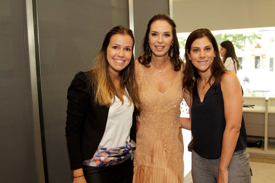 Andrezza Alencar, Esther Schattan  e Thais Venturelli