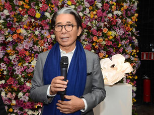 Fotos - Kenzo Takada apresenta fragrância AVON Life