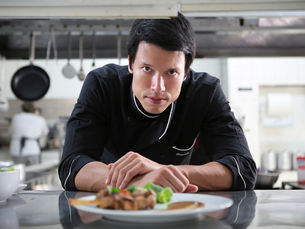 Lush motel tem cardápio gourmet assinado por Leo Young, vencedor do MasterChef