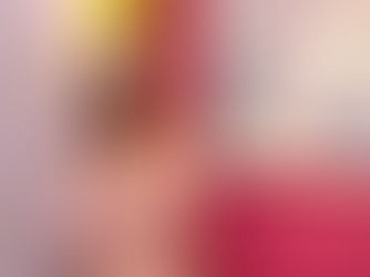 Projeto beneficente promovido por artística plástica reverte lucro de obras para mulheres em tratame