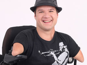 Exemplo de superação: Marcos Rossi faz show com músicas de Sinatra