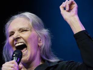 Angela Ro Ro volta ao palco do Bar Brahma com seu show intimista