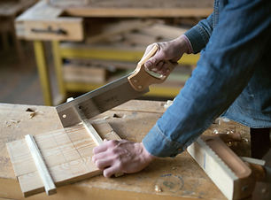Carpenter zagen van hout