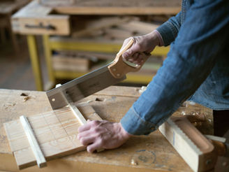 نجار في الشارقة