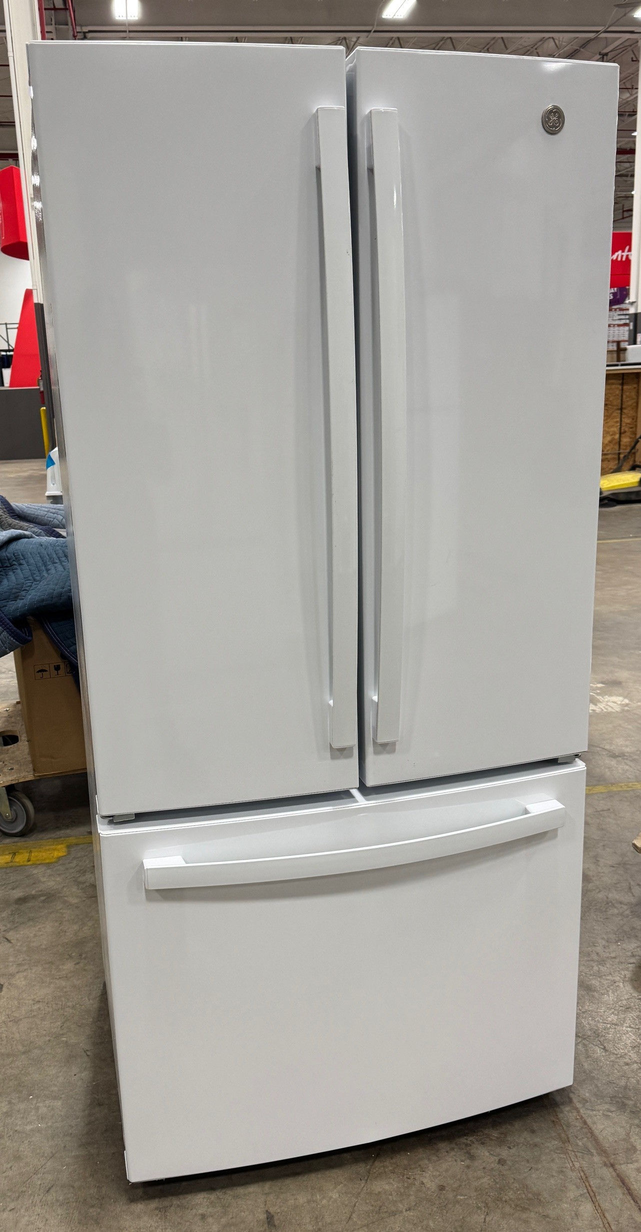 GE 18.6 CF CD French Door Refrigerator White (7227 304)