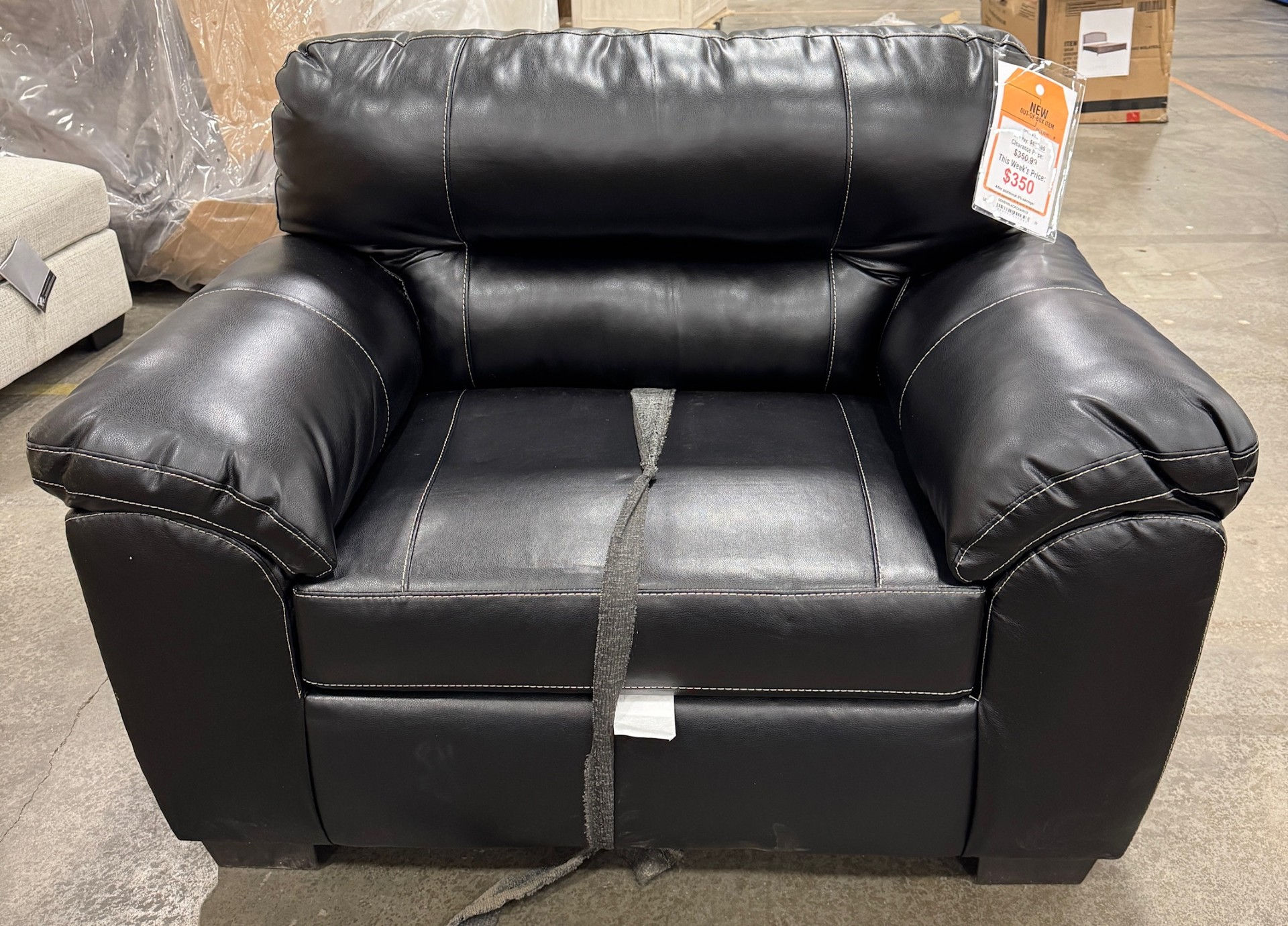 Cityscape Dover Black Chair and a Half (44605 1393)