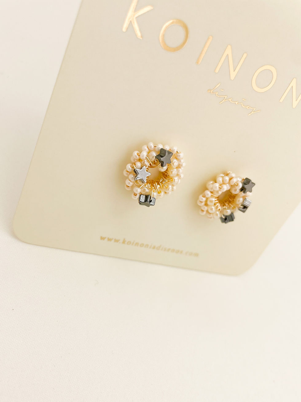 Miniatura: ARETE NIDO ARIES ESTRELLAS HEMATITAS / ORO LAMINADO DE 18K.