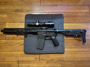 ウエスタンアームズ M4をカスタム。PTS ZEV Wedge Lock ハンドガード交換。