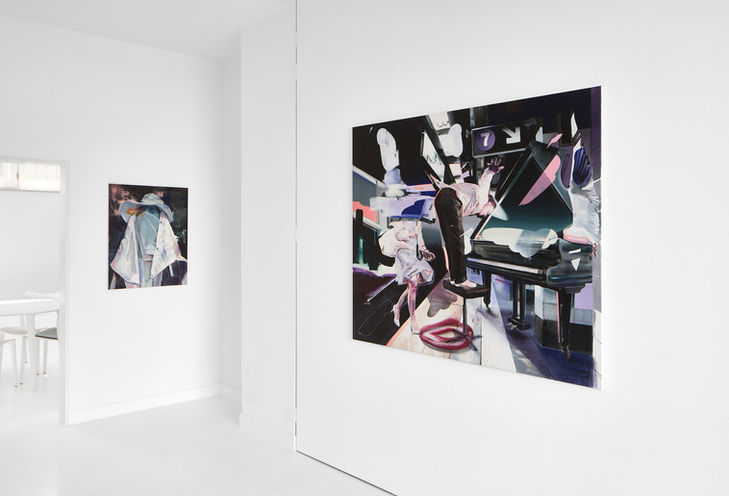 Ausstellungsansicht mit gegenständlicher Malerei von Timo von Eicken