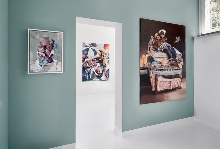 Ausstellungsansicht mit gegenständlicher Malerei von Timo von Eicken