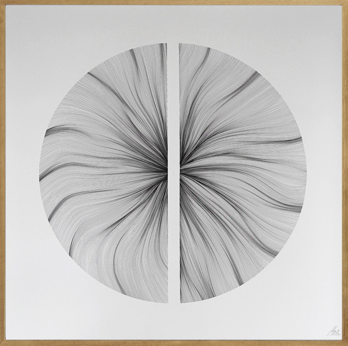 Großformatige minimalistische Zeichnung mit 2 Halbkreisen aus schwarzen gewellten Strichen auf weißem Hintergrund von John Franzen 