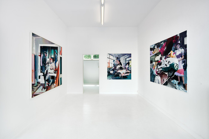 Ausstellungsansicht mit gegenständlicher Malerei von Timo von Eicken