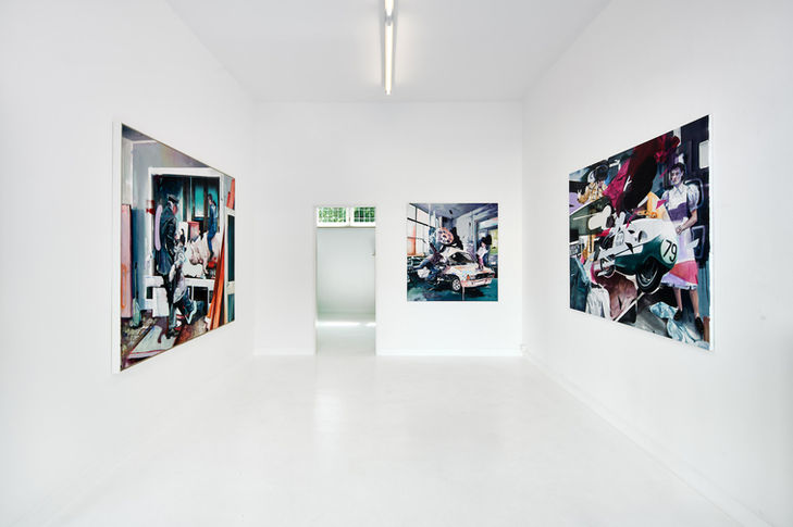 Ausstellungsansicht mit gegenständlicher Malerei von Timo von Eicken