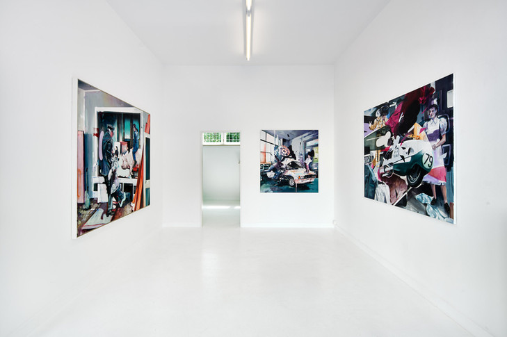 Ausstellungsansicht mit gegenständlicher Malerei von Timo von Eicken