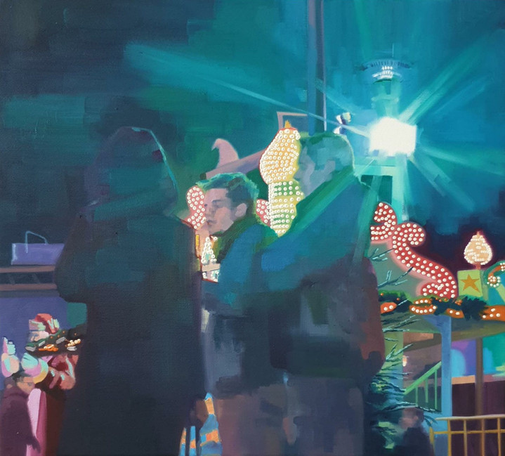 Malerei von Cameron Rudd mit drei Personen in Winterkleidung mit Weihnachtsmann links und blendendem Lichtstrahler eines Jahrmarktes in der Nacht im Hintergrund