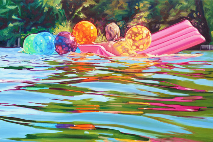 Hyperrealistische Malerei von Cameron Rudd mit Frau auf pinker Wassermatratze und bunten Wasserbällen auf See