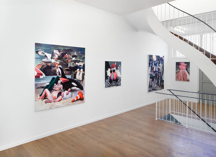 Große surreale Bilder von Timo von Eicken an weißer Galeriewand bei Schlieder Contemporary in Frankfurt