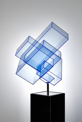 Ralph Kerstner Candy Cube (blau) 2020 Plexiglas 70 × 45 × 55 cm