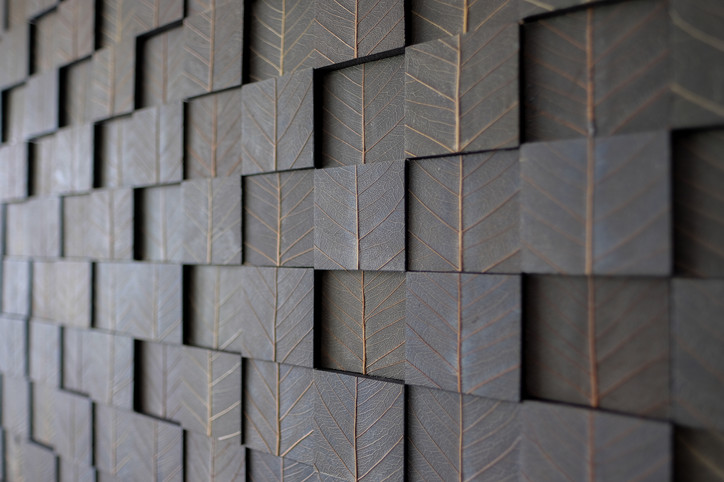 Hilde Trip Down to Earth 2020 Ficus Religiosa, Holz 100 x 100 cm Detail