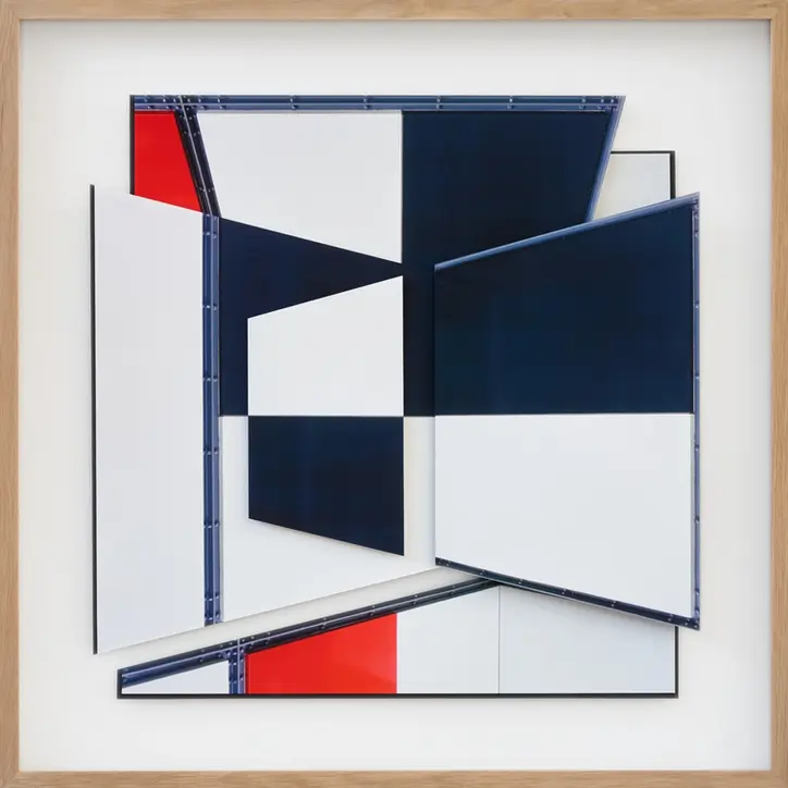 geometrisch abstraktes Fotokunstwerk in rot weiß und schwarz aus Architekturfoto vom Pavillon Le Corbusier Zürich von Patrik Grijalvo