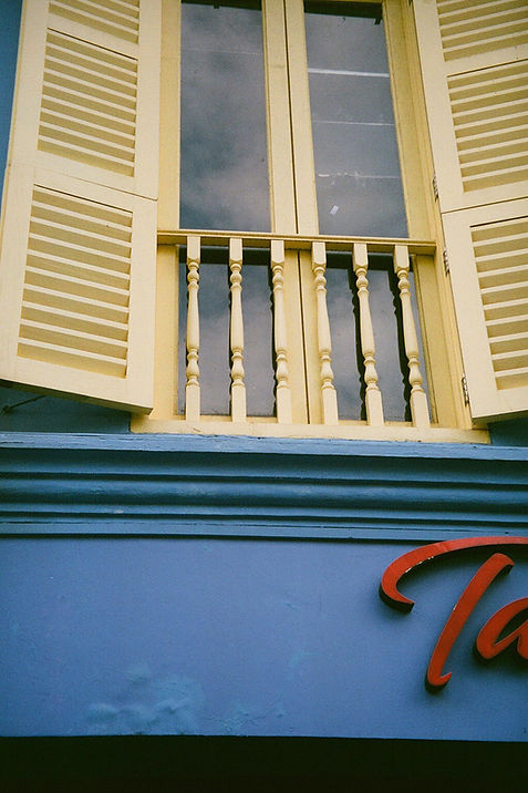 minolta panorama zoom 135, fujifilm superia x-tra 400, fujifilm, film photography, windows, blue, yellow, red, primary colors, inspo, photography