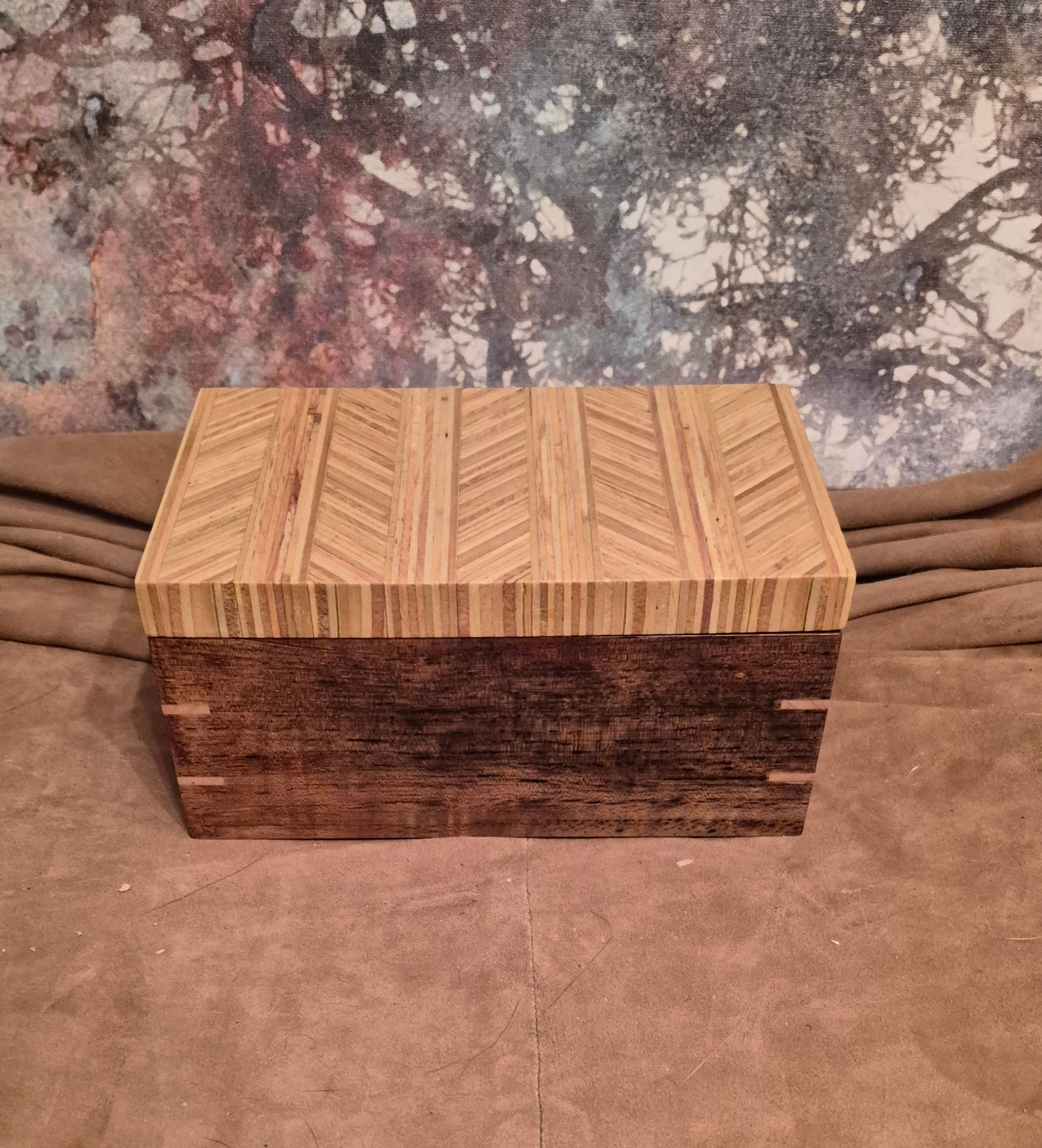 box & lid (26-108)