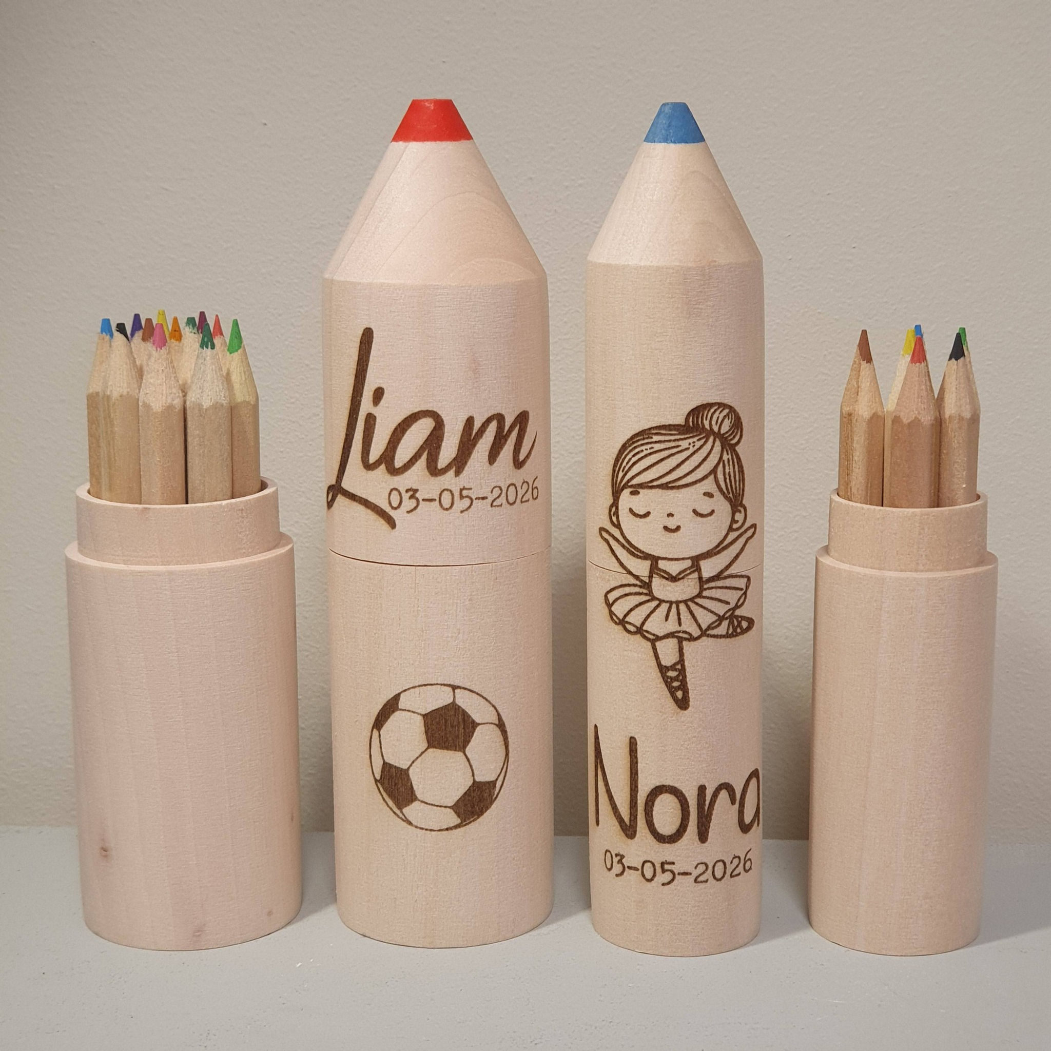 Potloodhouder met 12 Kleurpotloden – Met Gravure