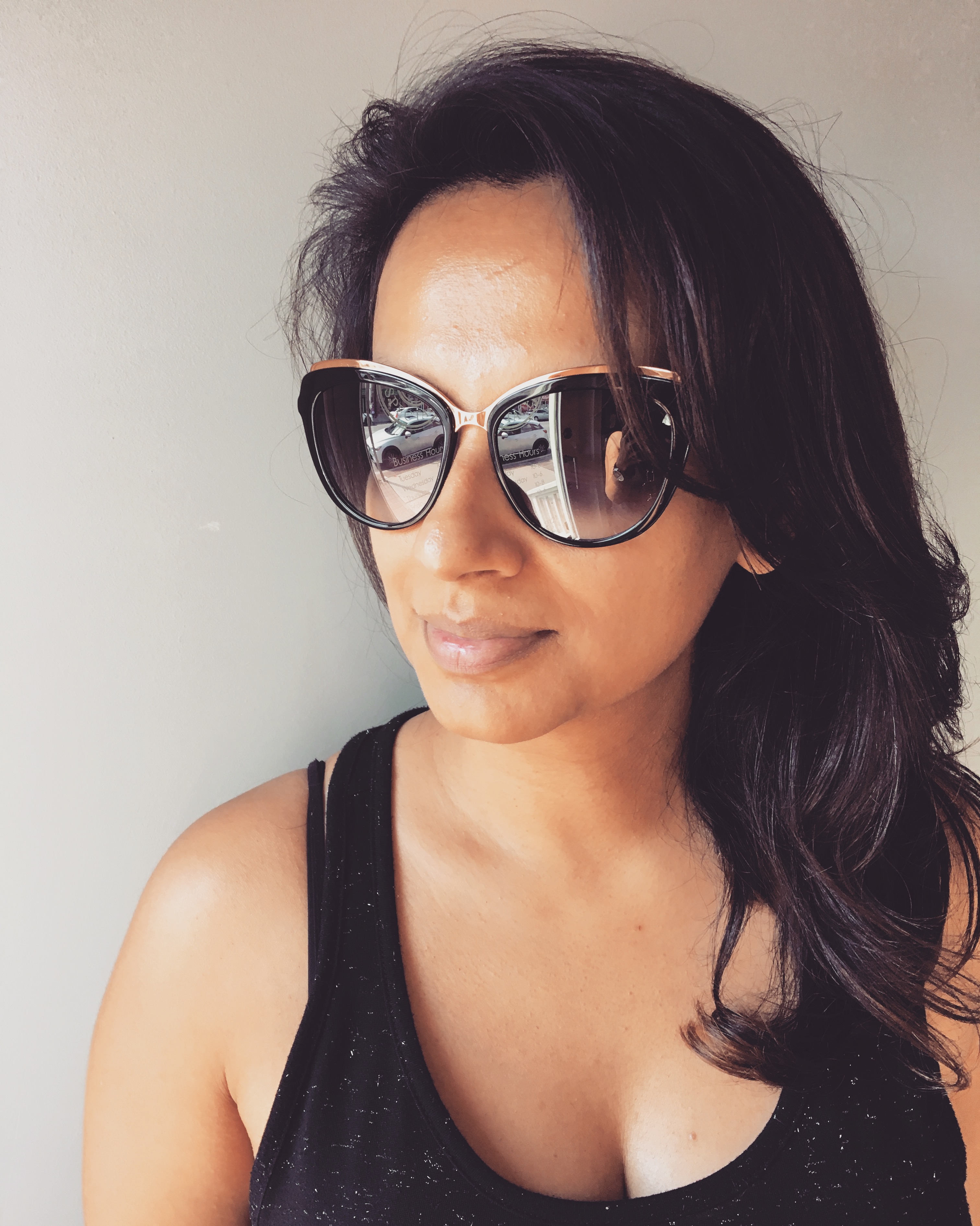 Hira has that summer glow