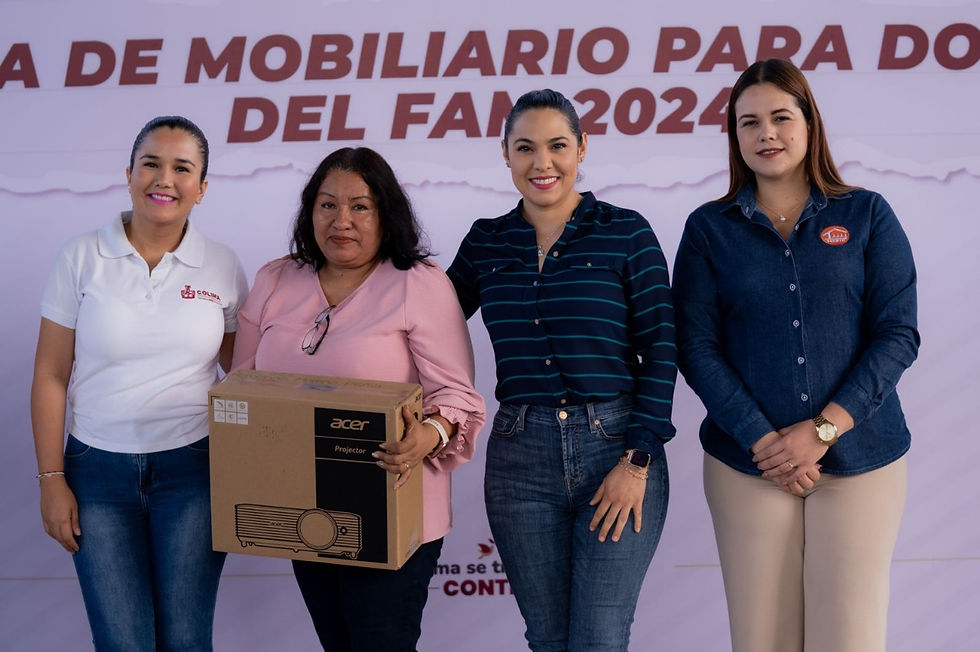 Con esta entrega se beneficiaron a diez escuelas de la zona urbana de Manzanillo; lo entregado consistió en 124 escritorios, 124 sillas y 43 videoproyectores o cañones, lo que representa una inversión de más de un millón 340 mil pesos.