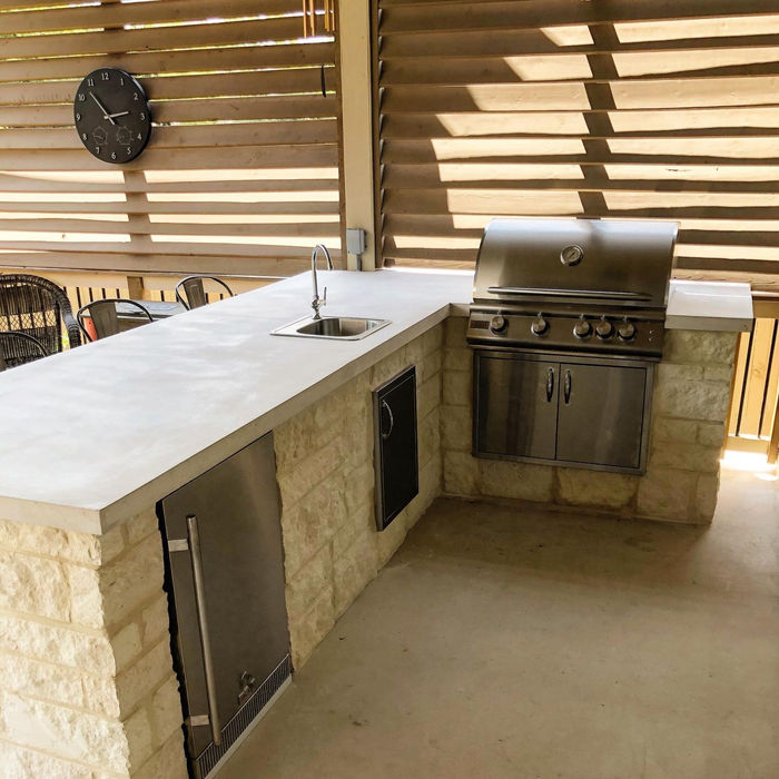San Antonio L-shaped stone outdoor kitchen counter