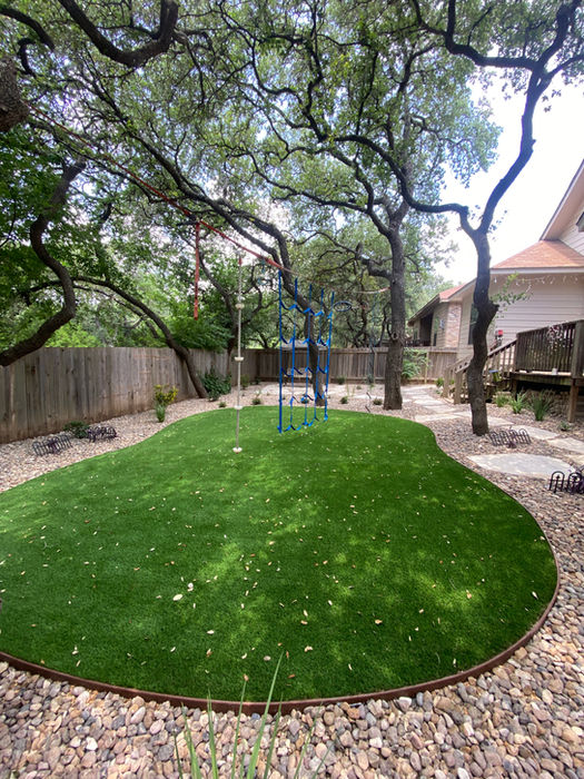 San Antonio side yard turf oval with practice target hole