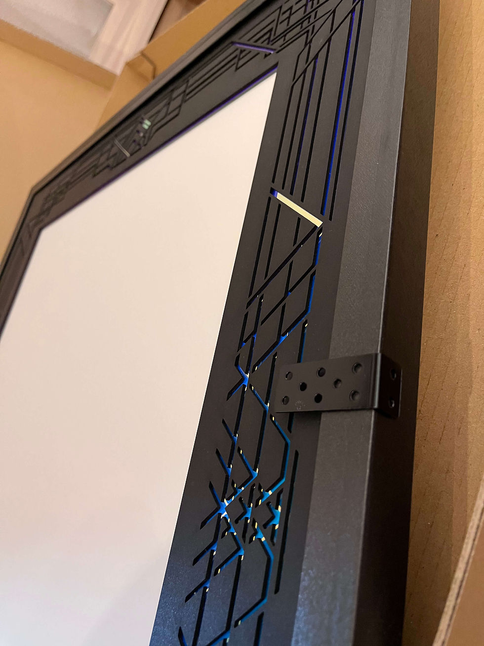 額装家多喜博子がサイバー額装を制作している途中