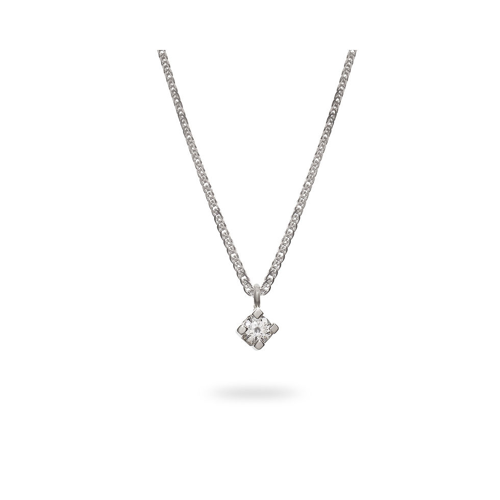 Gyémánt medál 4 karmos fehérarany foglalatban 14 karátos arany láncon/Diamond pendant in white gold setting on 14 carat