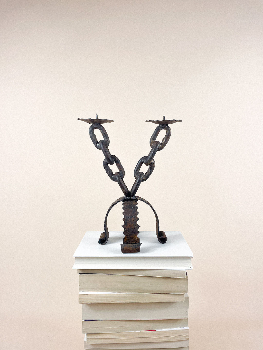 Chain candle holder