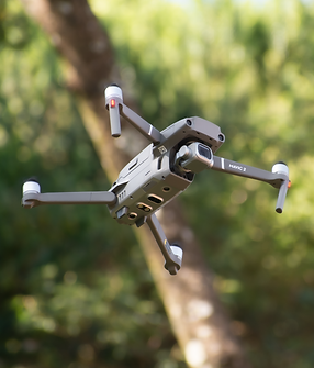 Drone sobrevoando